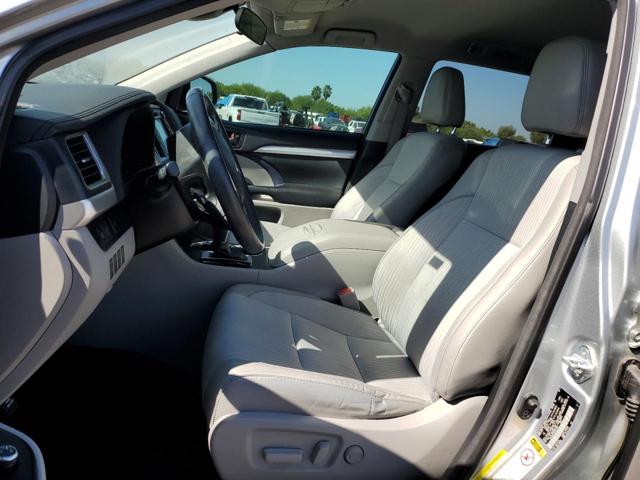 2017 Toyota Highlander - Image 7
