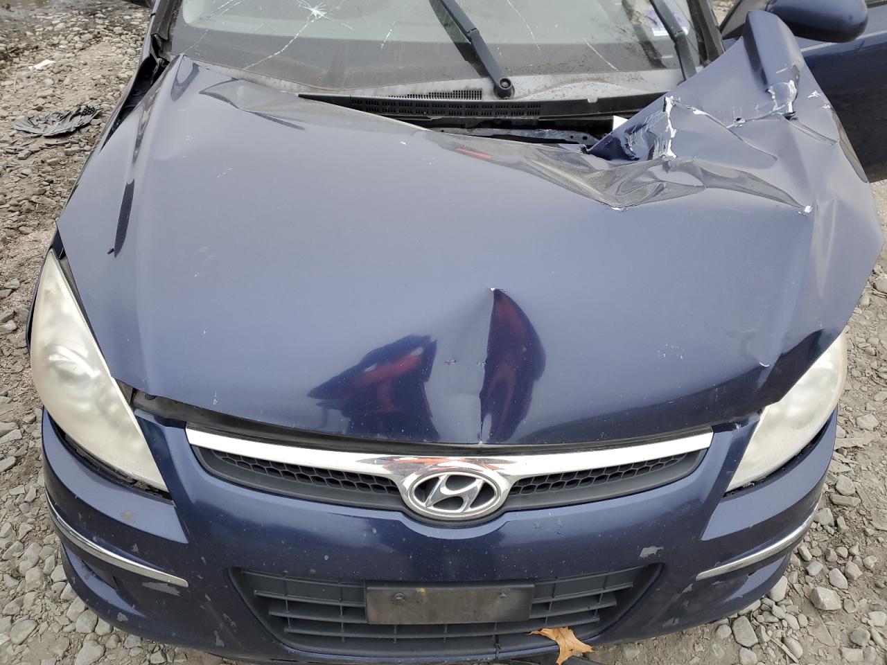 2011 Hyundai Elantra - Image 11