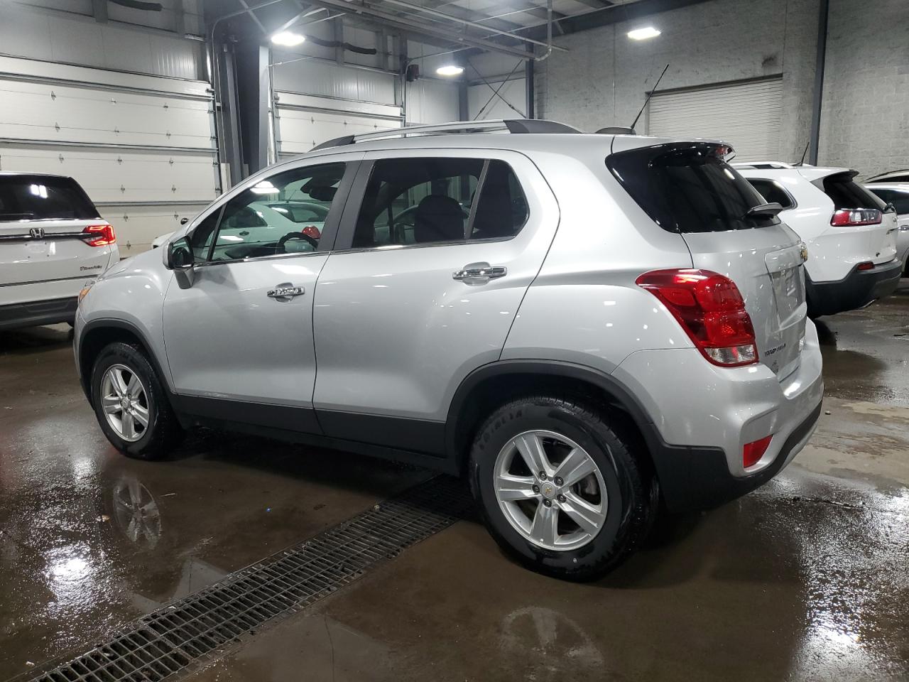 VIN KL7CJPSB4KB758817 2019 CHEVROLET TRAX no.2