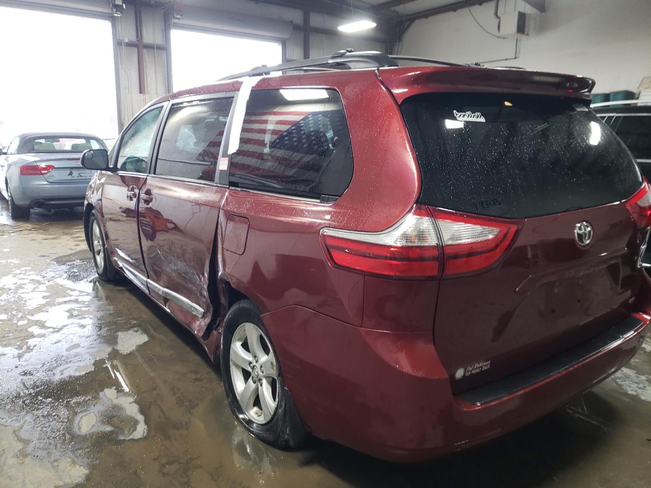 2017 Toyota Sienna - Image 2
