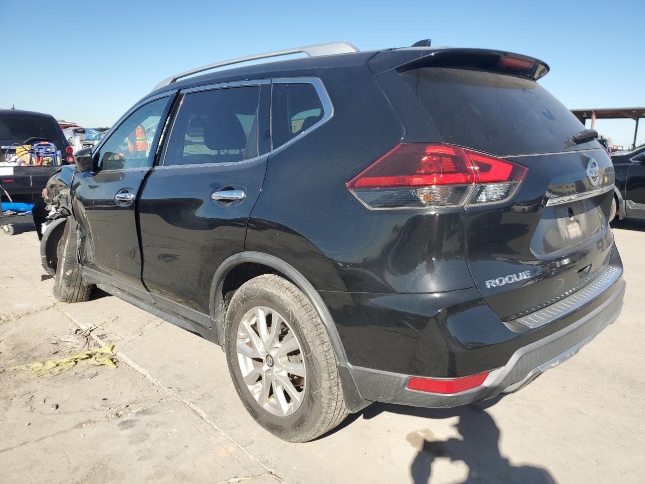 2018 Nissan Rogue - Image 2