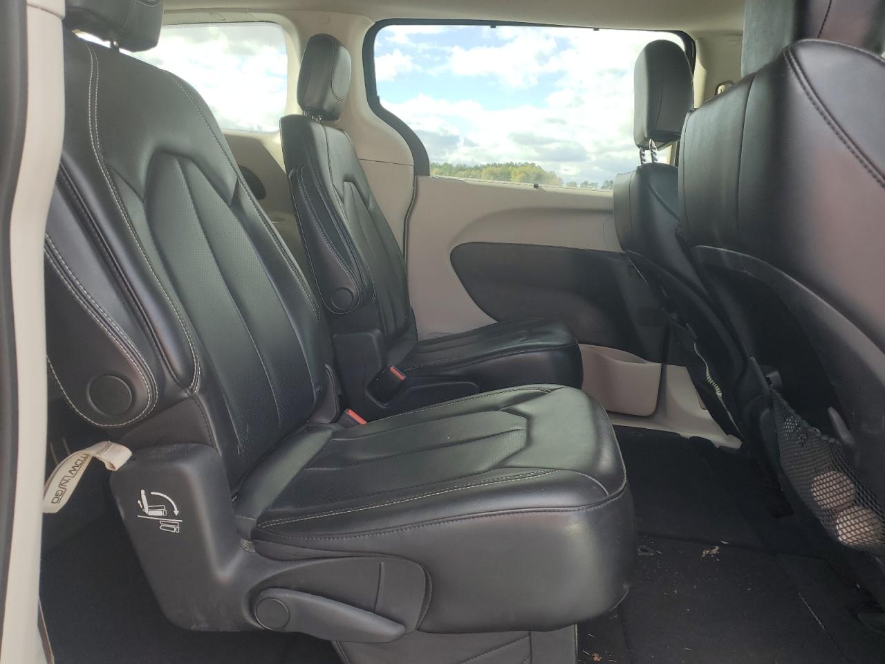 2020 Chrysler Voyager - Image 11