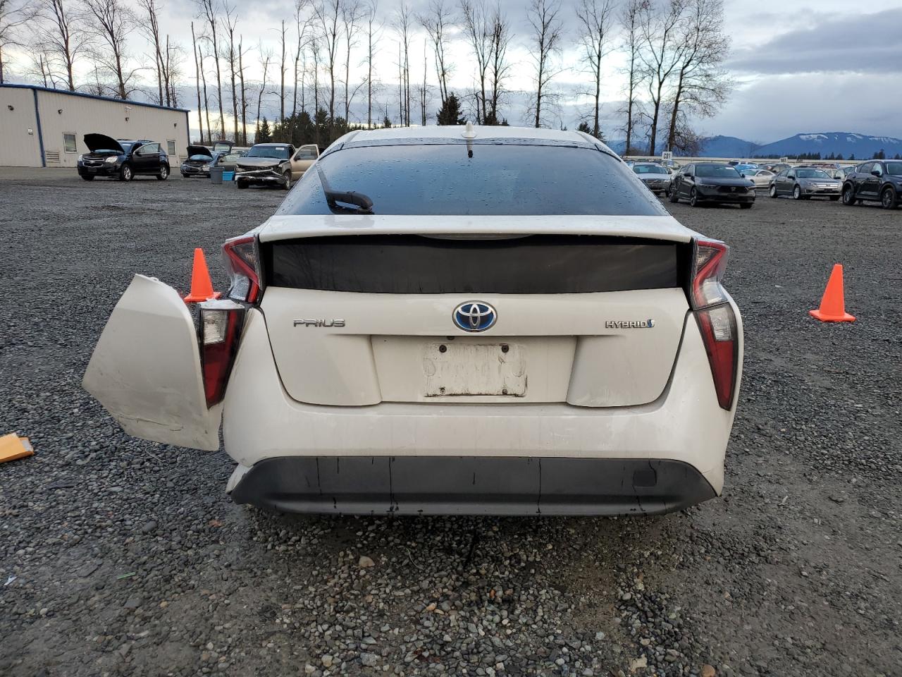 VIN JTDKBRFUXG3001070 2016 TOYOTA PRIUS no.6