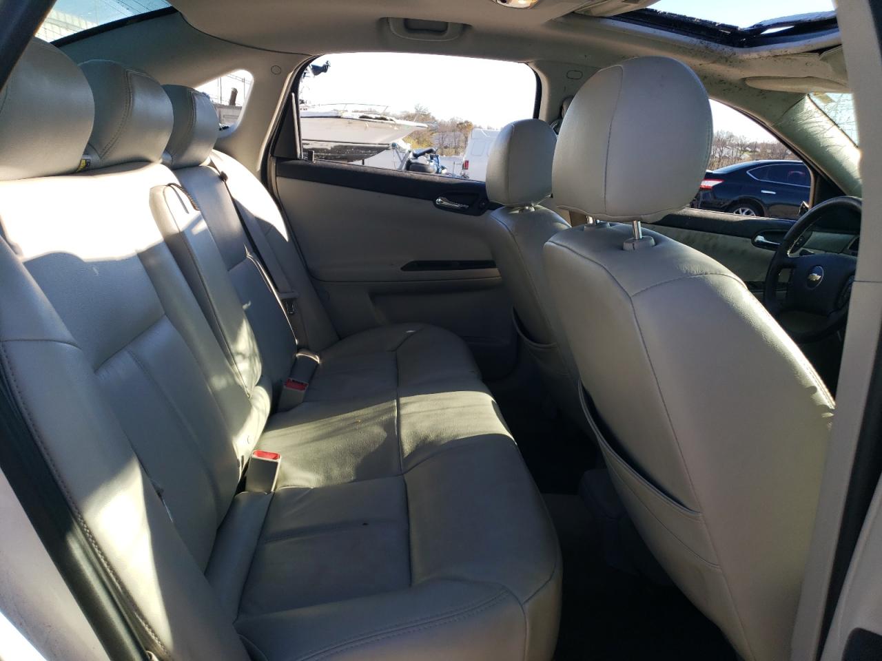 2006 Chevrolet Impala - Image 10