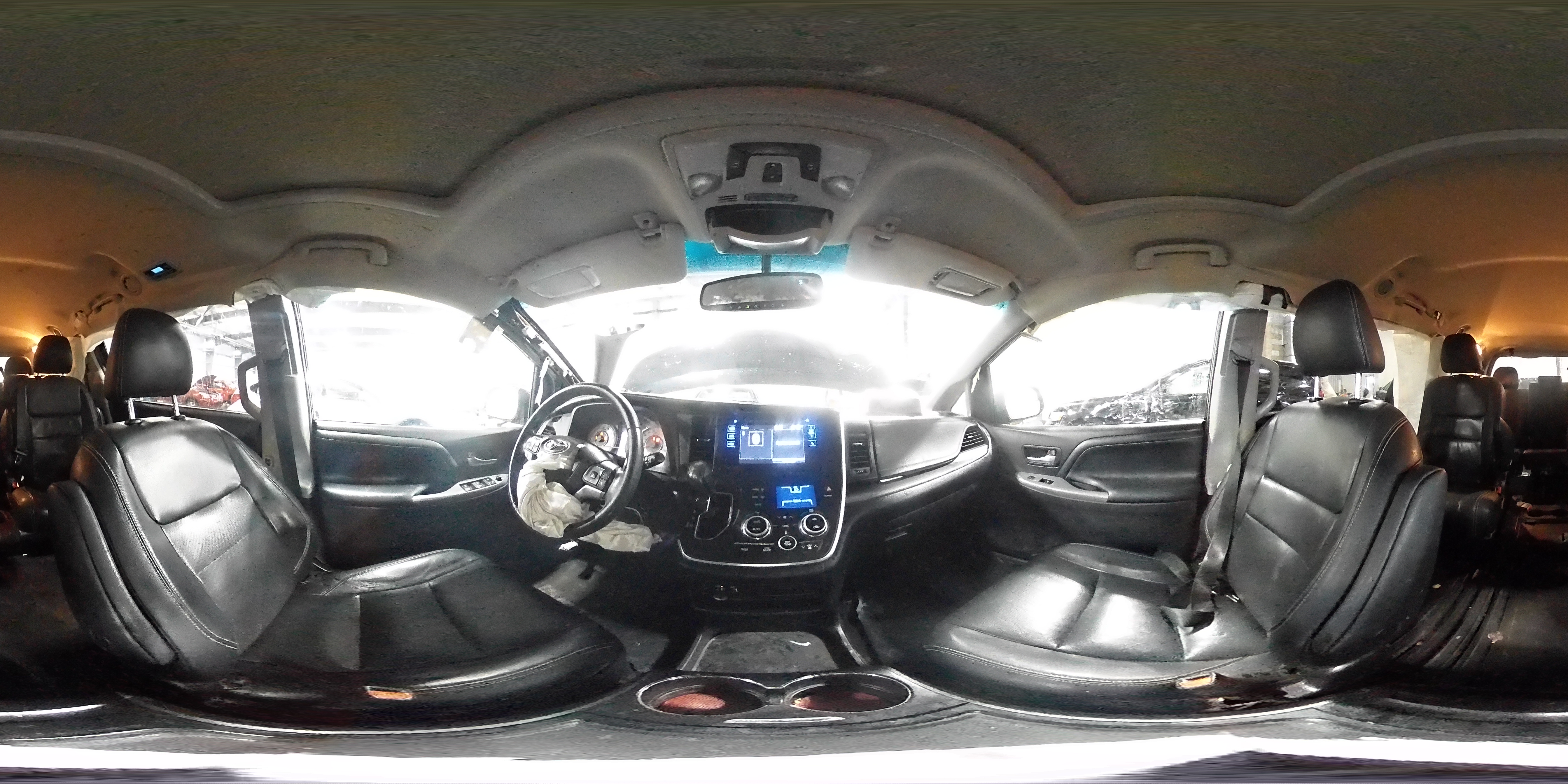2015 Toyota Sienna - Image 14