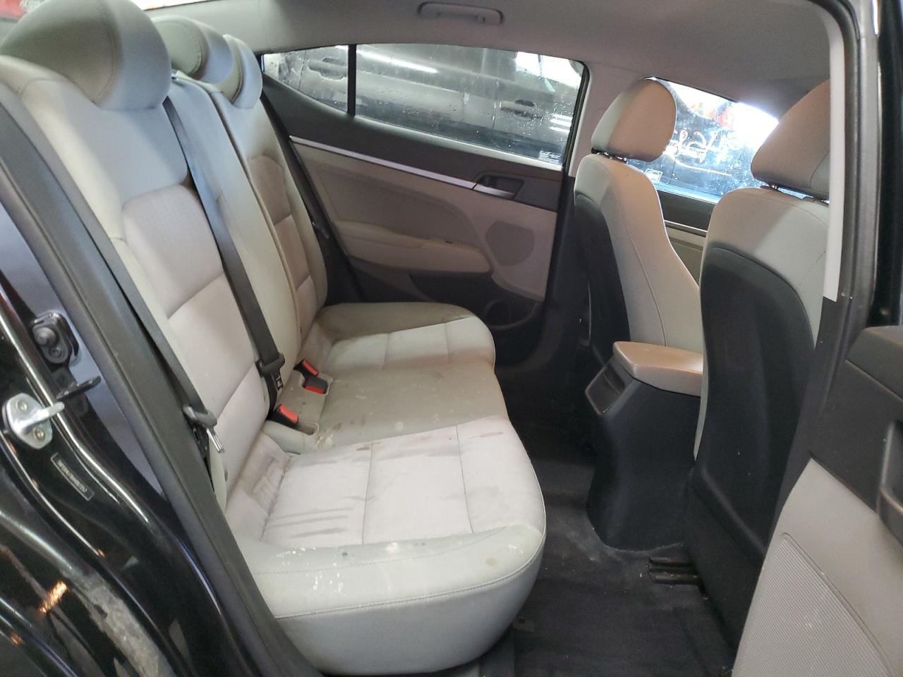 2017 Hyundai Elantra - Image 10