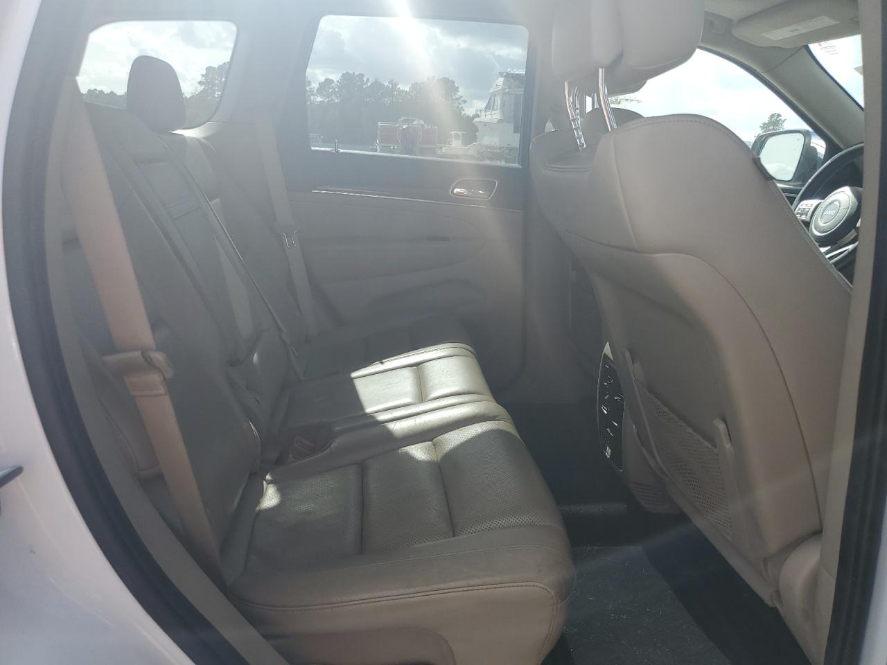 2013 Jeep Grand Cherokee - Image 11