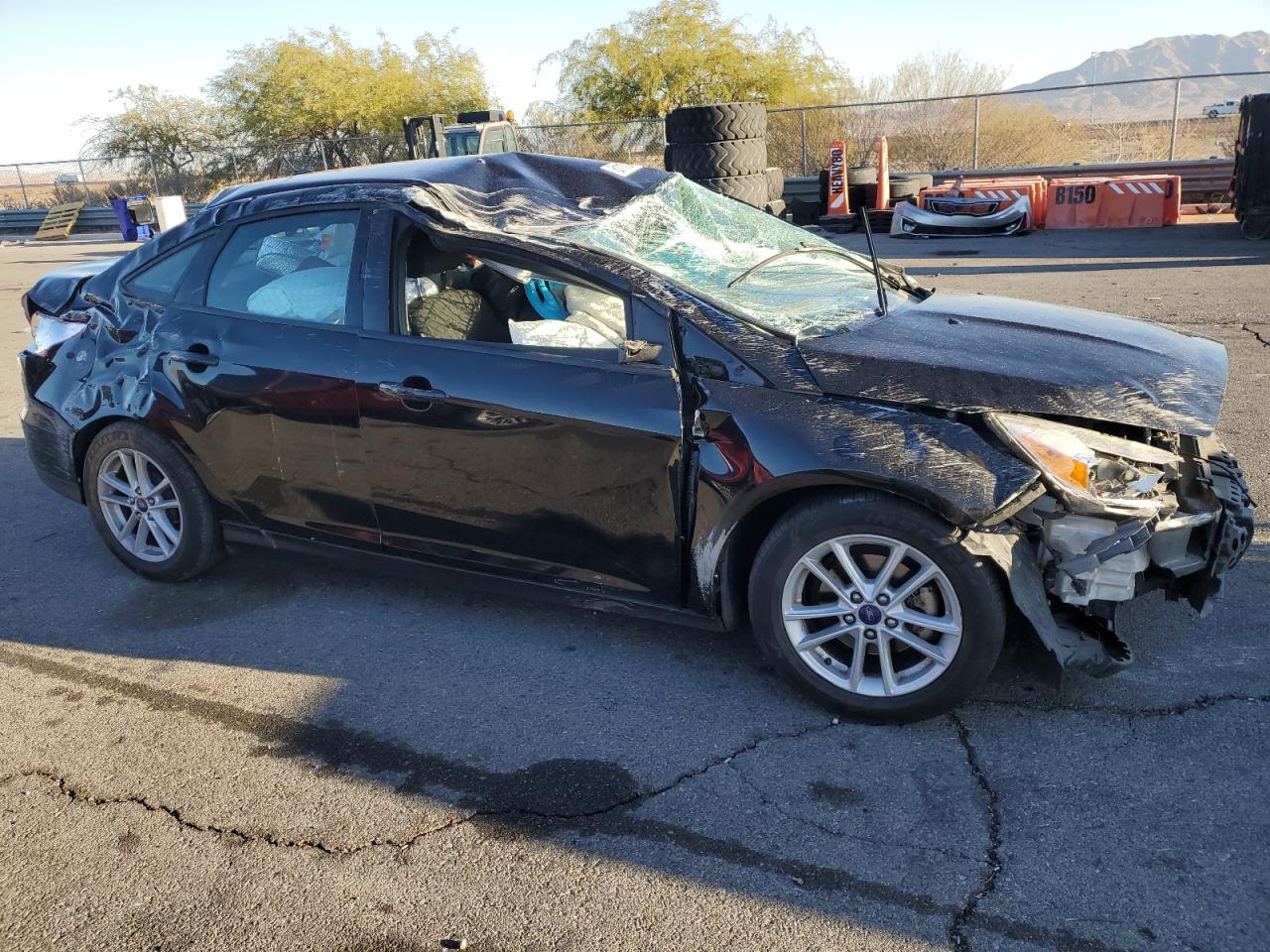 VIN 1FADP3F24JL224885 2018 FORD FOCUS no.4