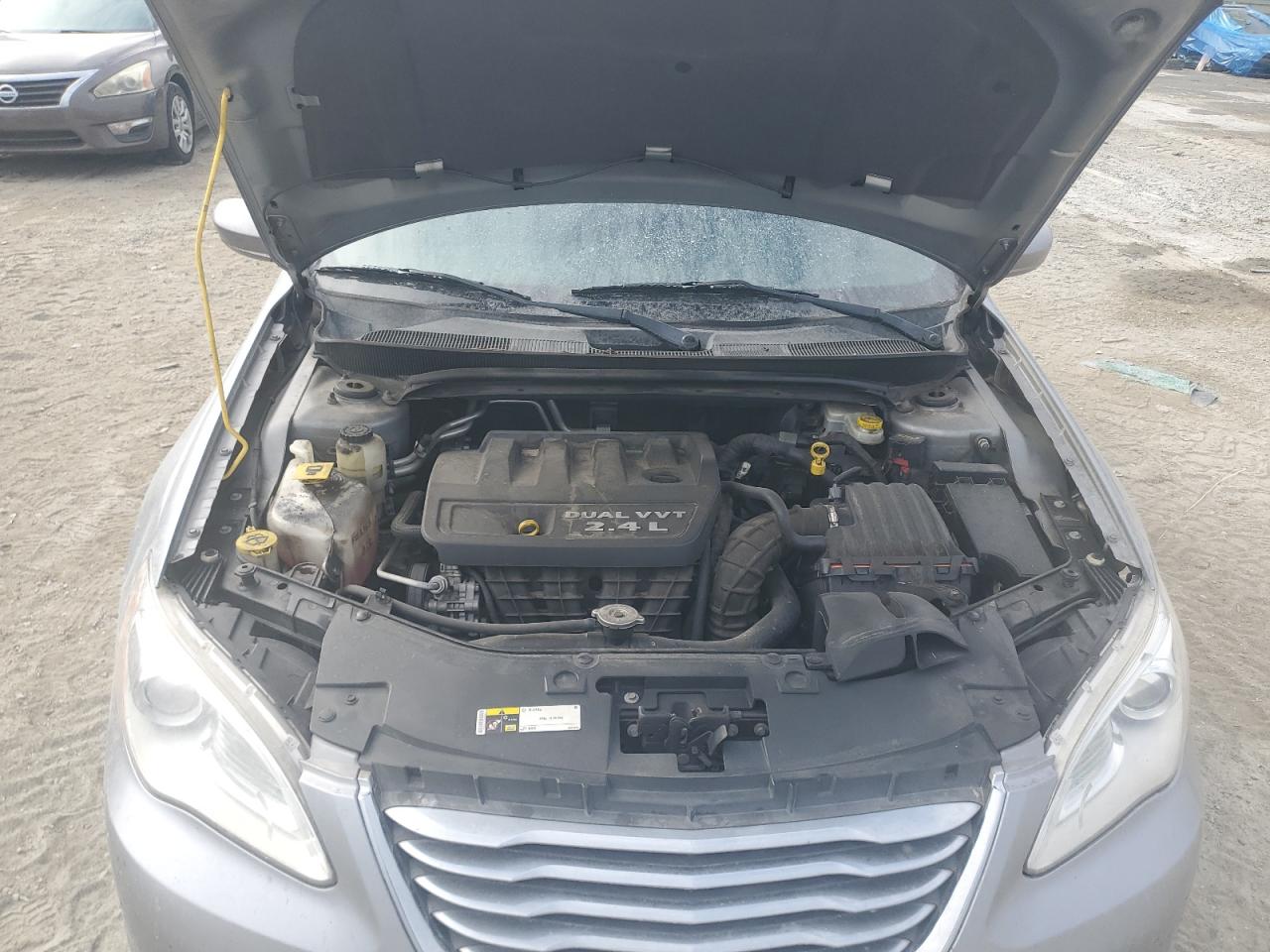 2014 Chrysler 200 - Image 11