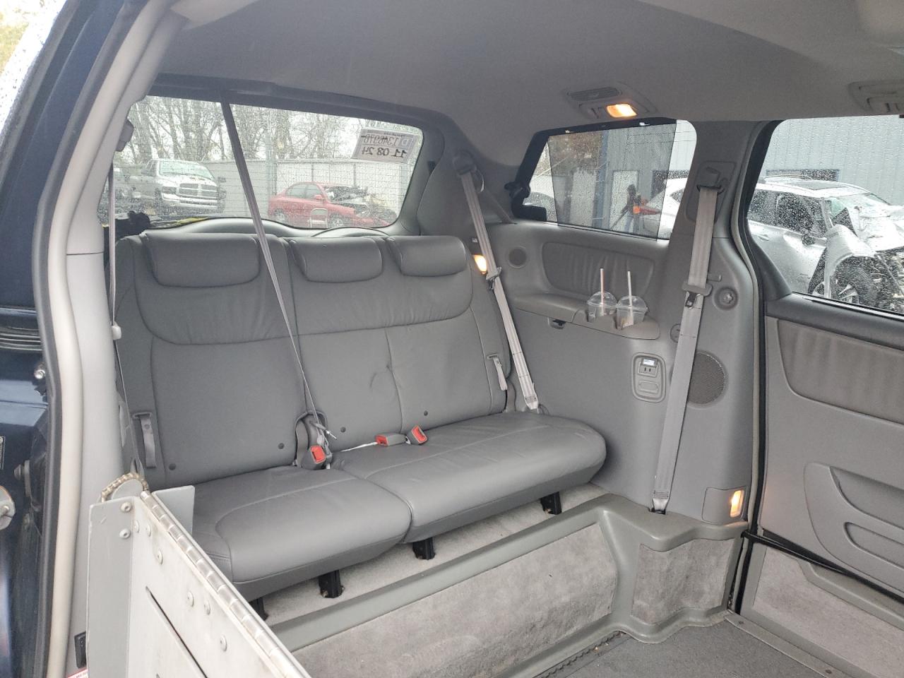 2006 Toyota Sienna - Image 11