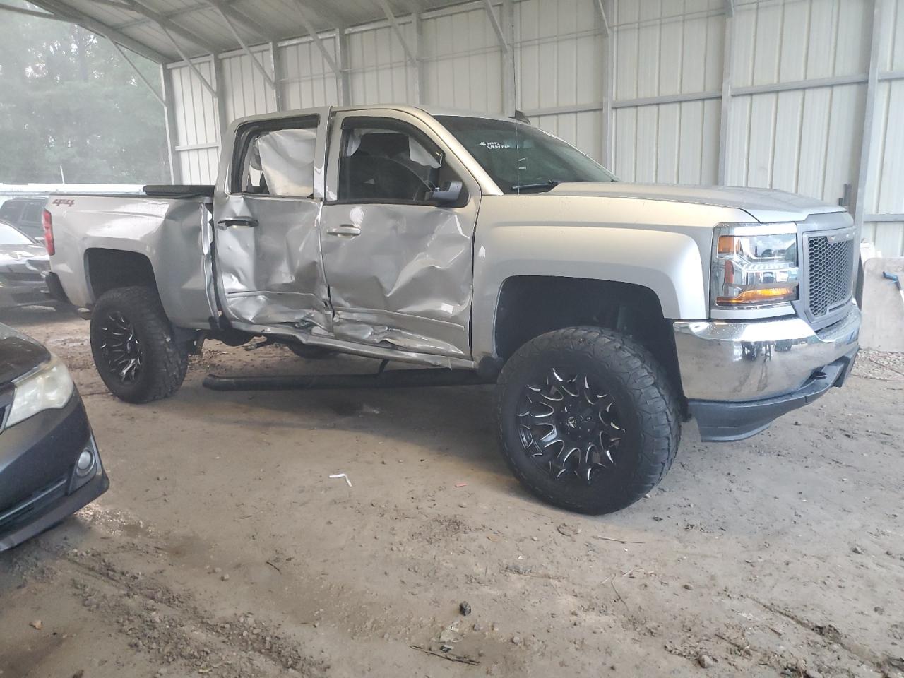 2018 Chevrolet Silverado - Image 4
