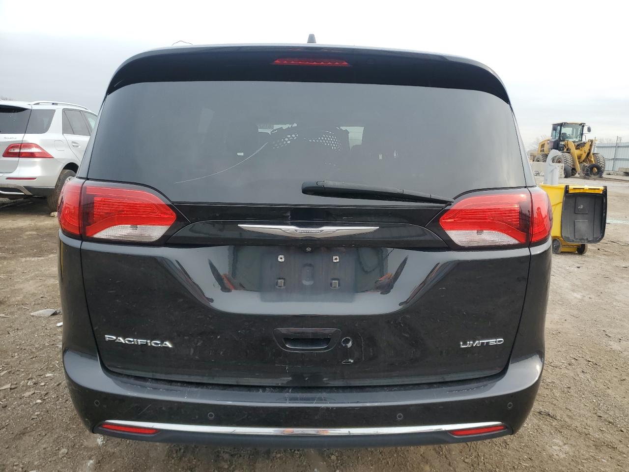 2017 Chrysler Pacifica - Image 6