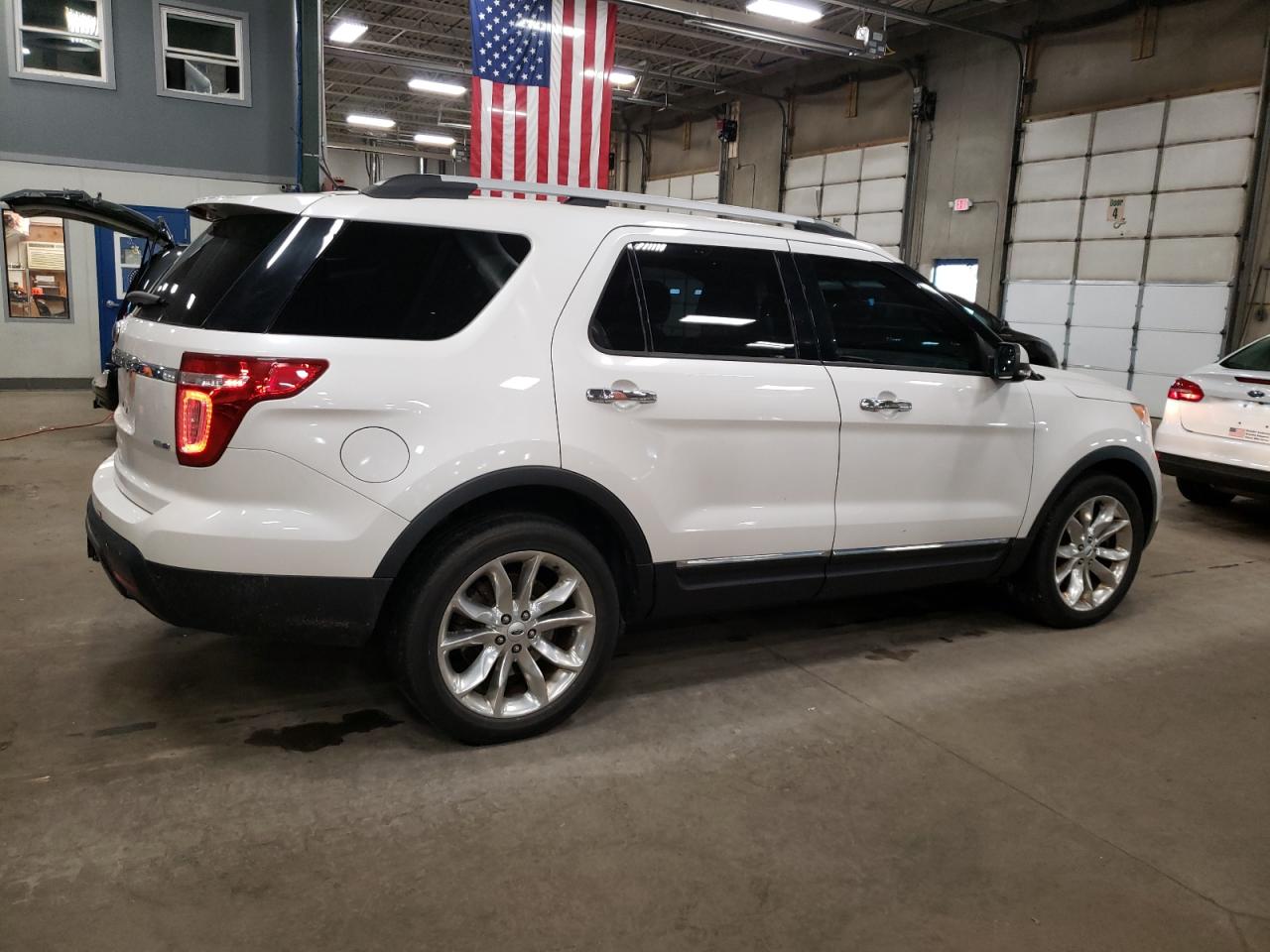 2015 Ford Explorer - Image 3
