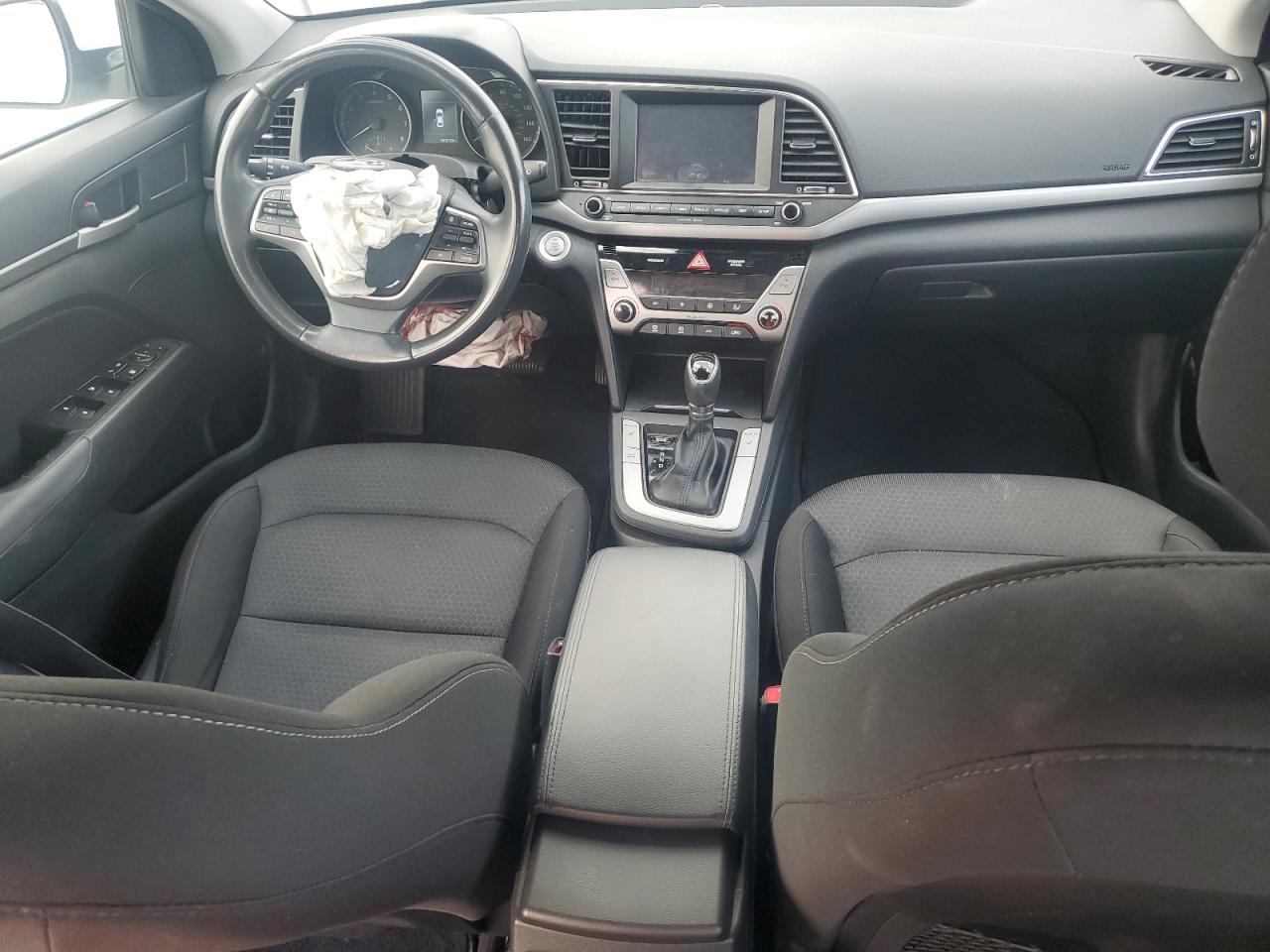 2017 Hyundai Elantra - Image 8