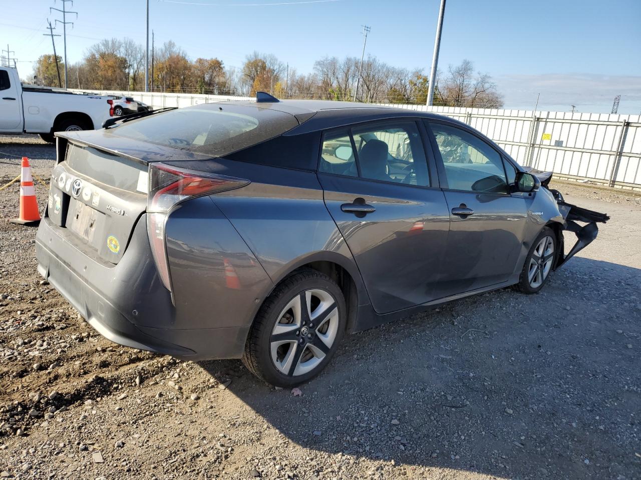 VIN JTDKARFU4J3055314 2018 TOYOTA PRIUS no.3