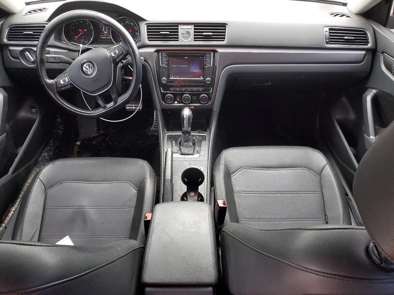 2017 Volkswagen Passat - Image 8