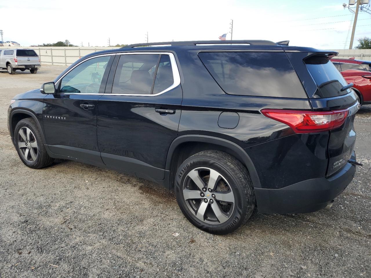 2021 Chevrolet Traverse - Image 2