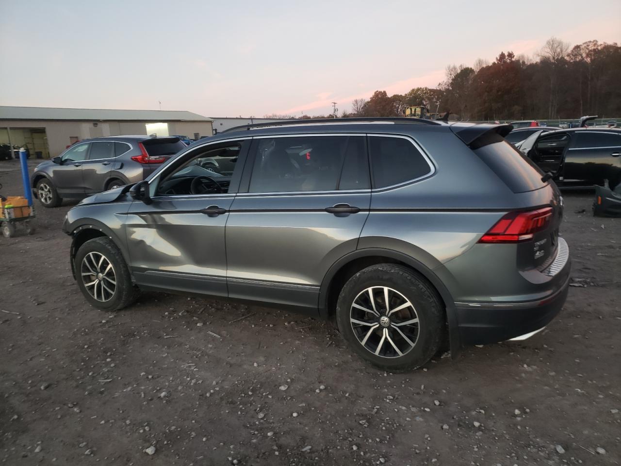 2021 Volkswagen Tiguan - Image 2