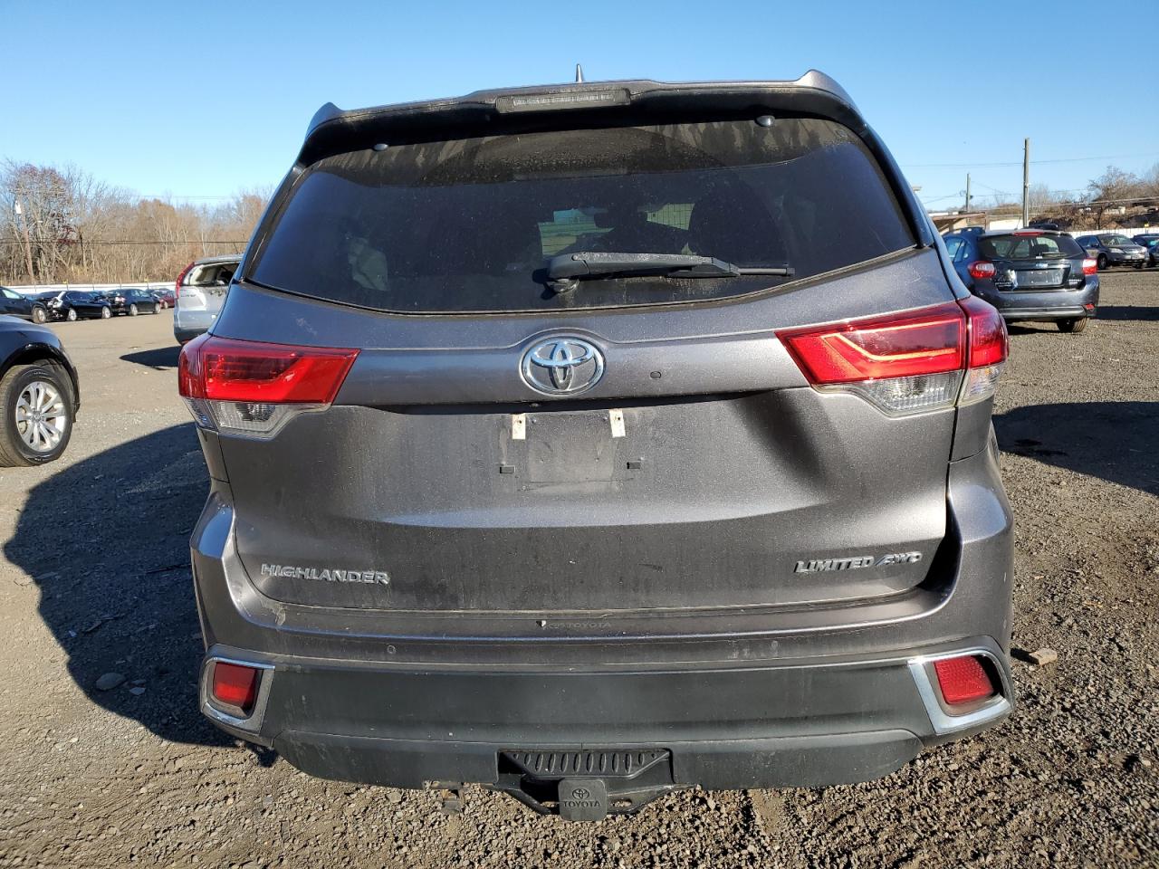 2018 Toyota Highlander - Image 6
