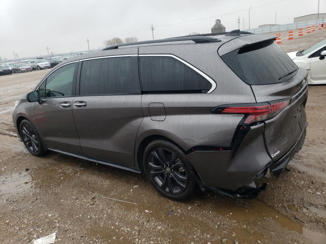 2022 Toyota Sienna - Image 2