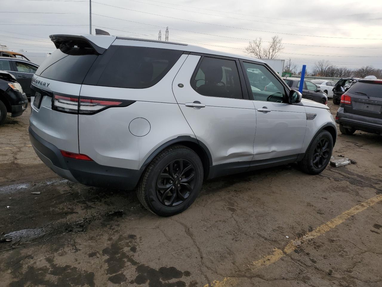 2019 Land Rover Discovery - Image 3