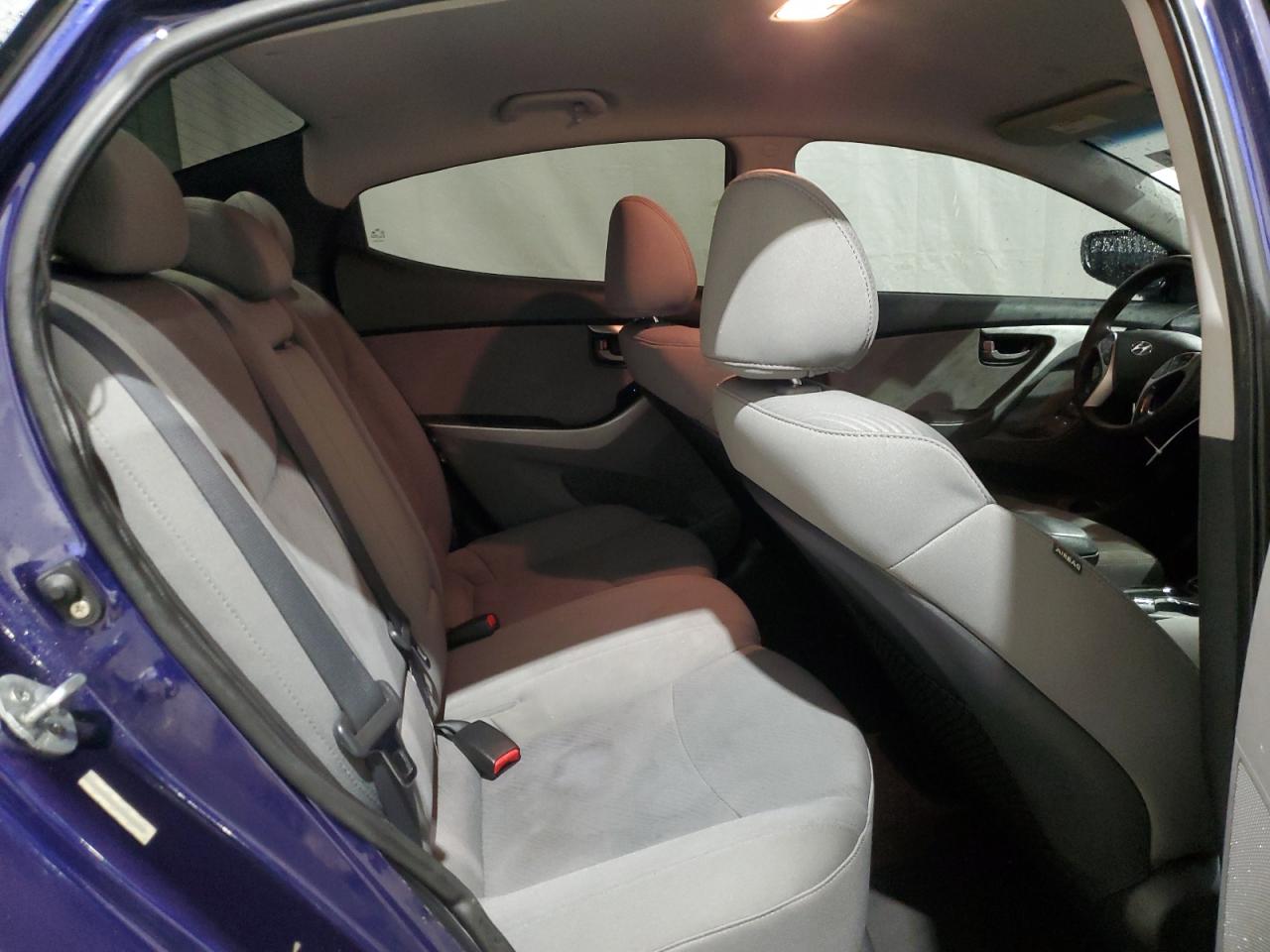 2011 Hyundai Elantra - Image 10