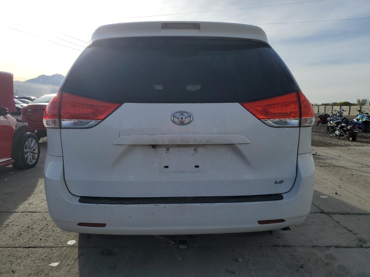 2012 Toyota Sienna Base VIN: 5TDKA3DC0CS015076 Lot: 80263414