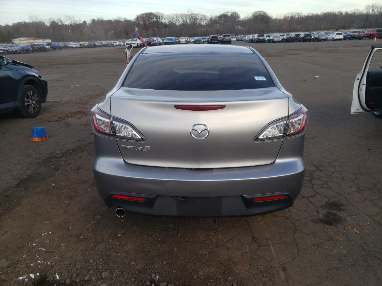 2011 Mazda 3 - Image 6