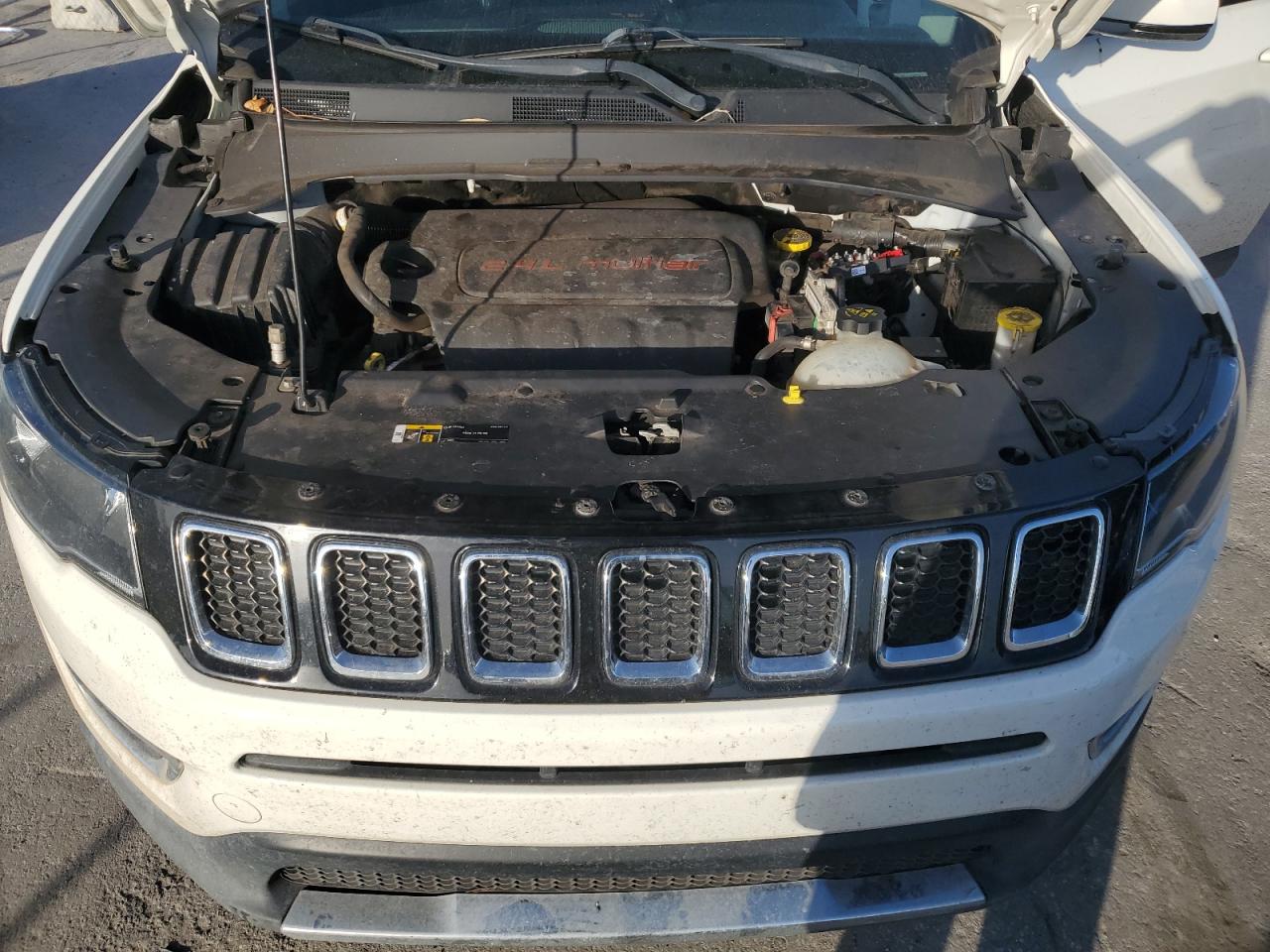 2018 Jeep Compass - Image 12