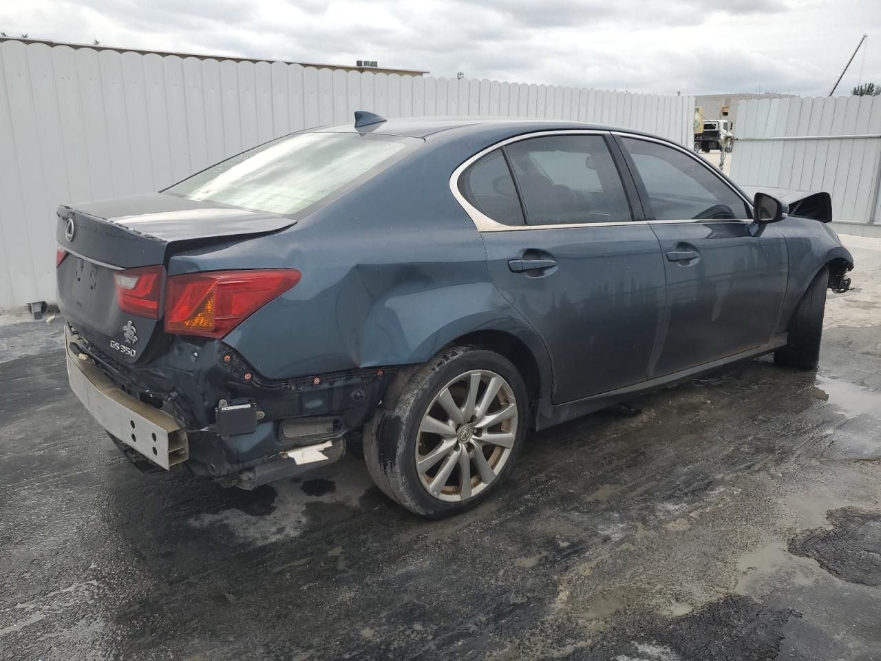 2015 Lexus GS - Image 3