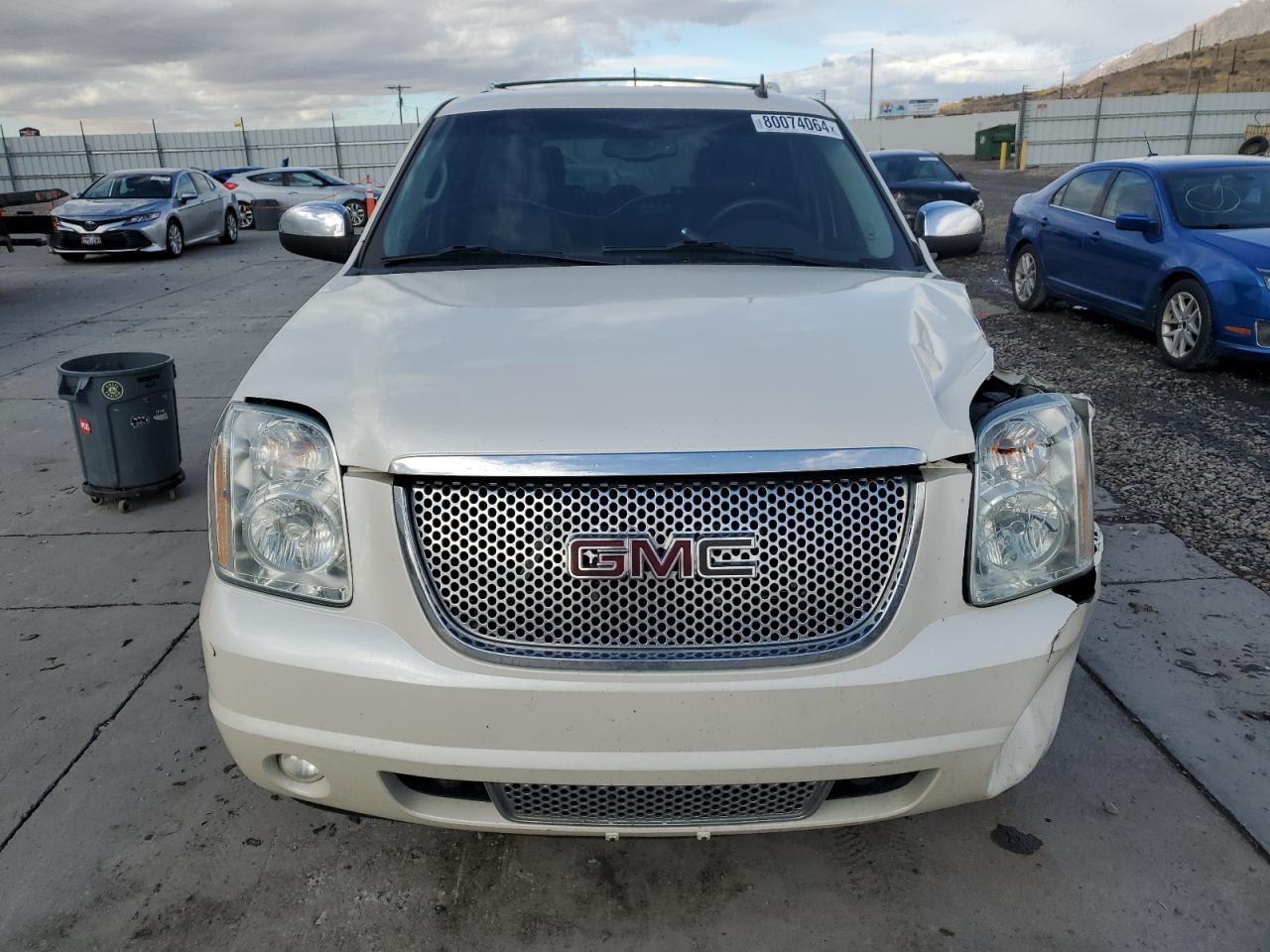 2014 GMC Yukon - Image 5