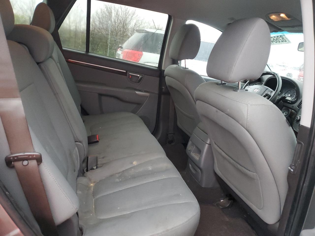 2010 Hyundai Santa Fe - Image 11