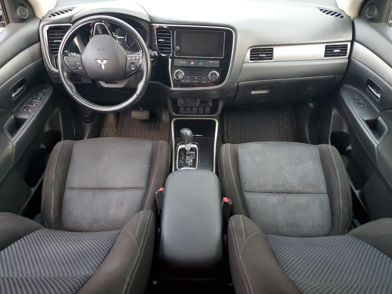 2018 Mitsubishi Outlander - Image 8