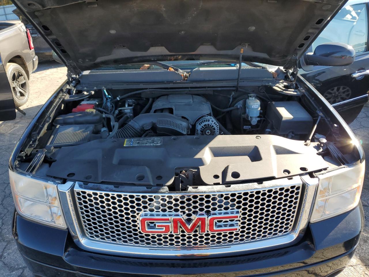 2011 GMC Sierra - Image 11