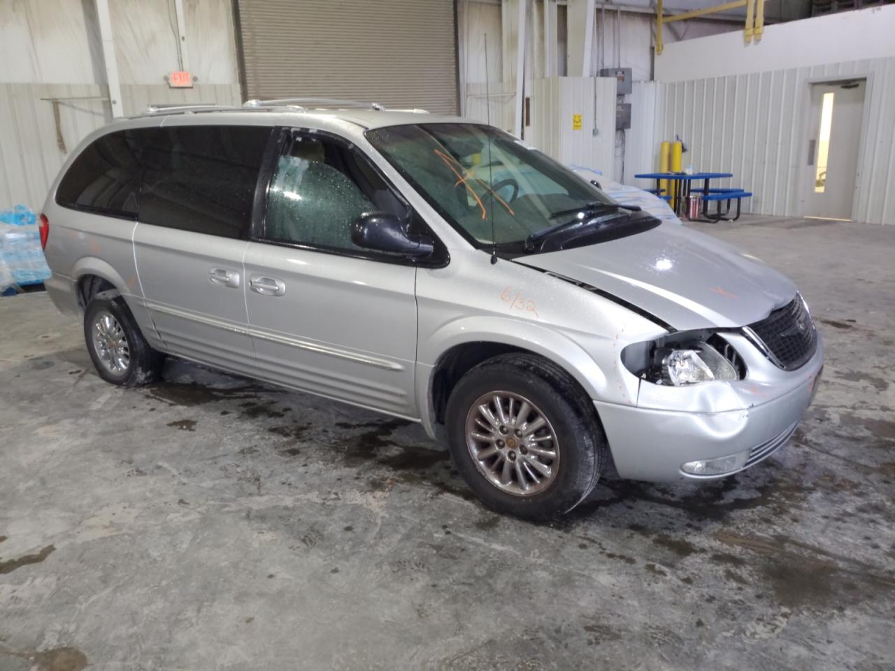 2002 Chrysler Town & Country - Image 4