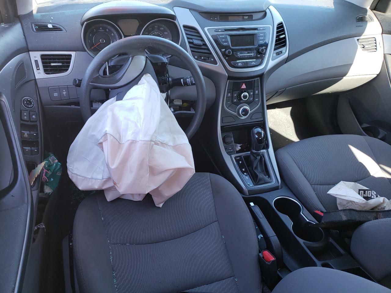 2015 Hyundai Elantra - Image 8