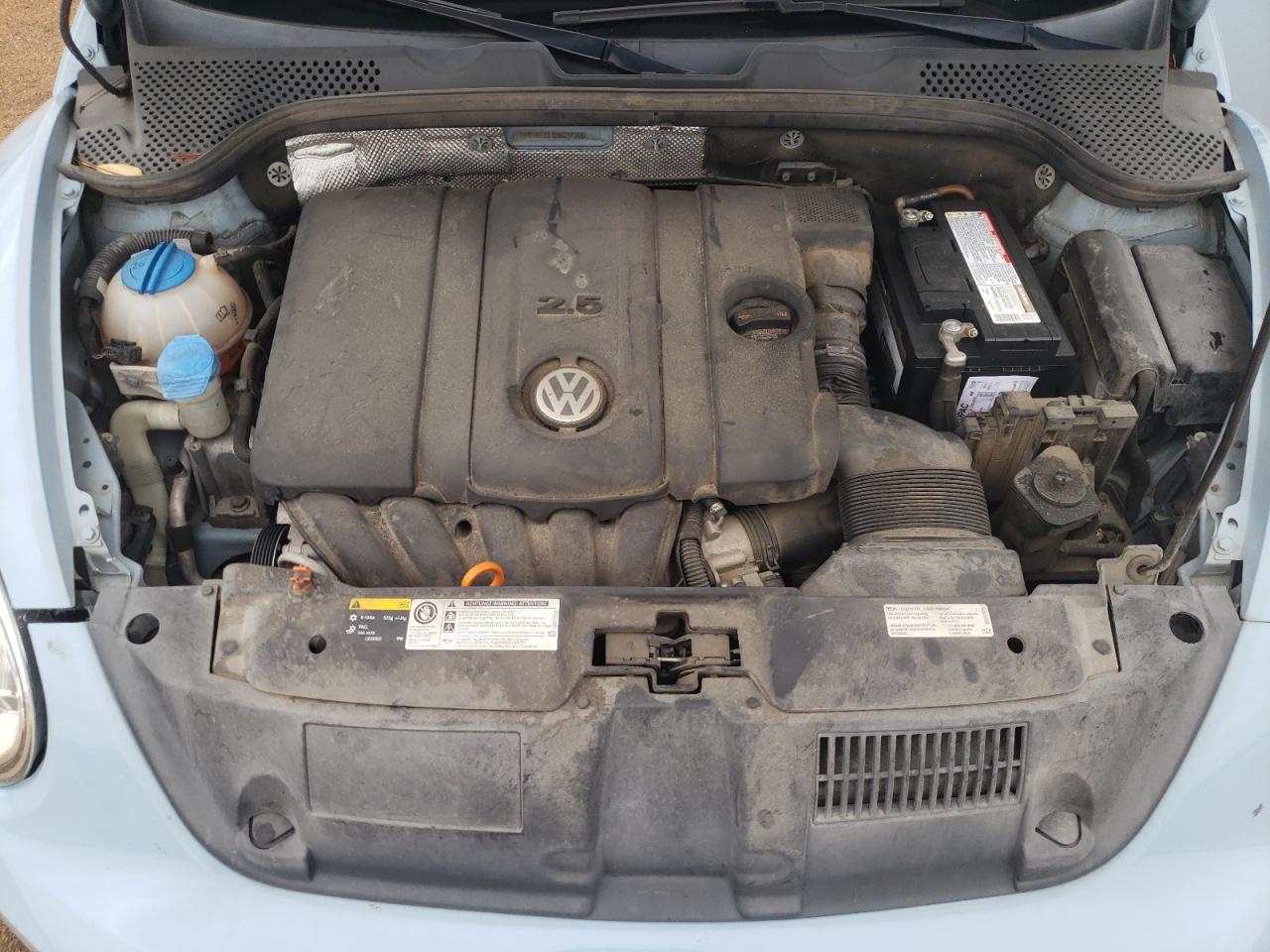 2013 Volkswagen Beetle - Image 12