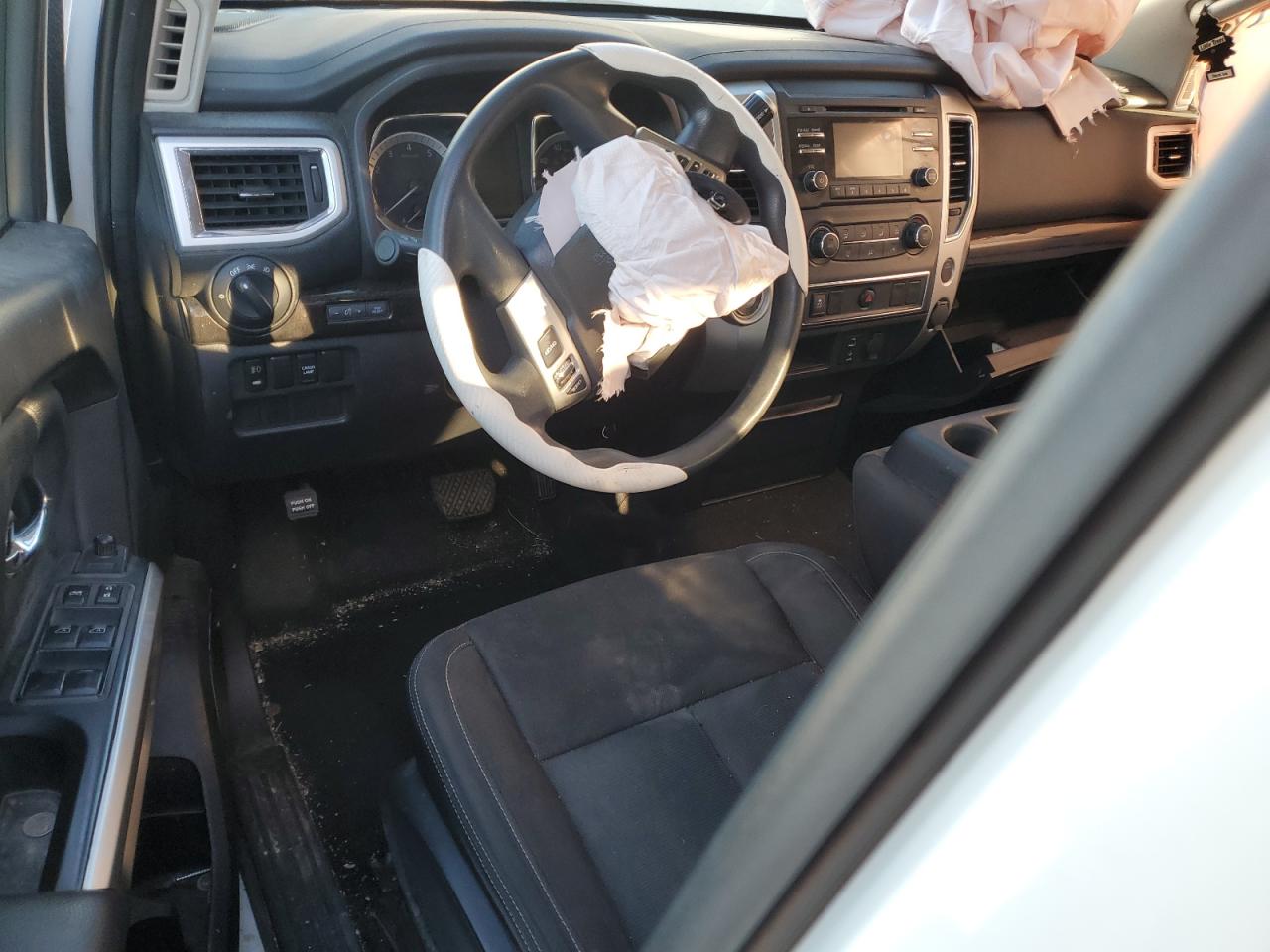 2017 Nissan Titan - Image 8