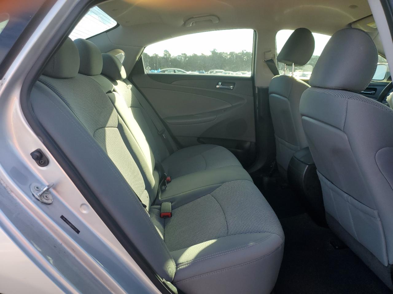 2014 Hyundai Sonata - Image 11