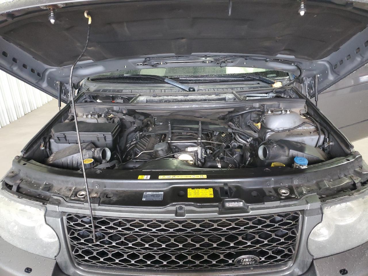 2011 Land Rover Range Rover - Image 12
