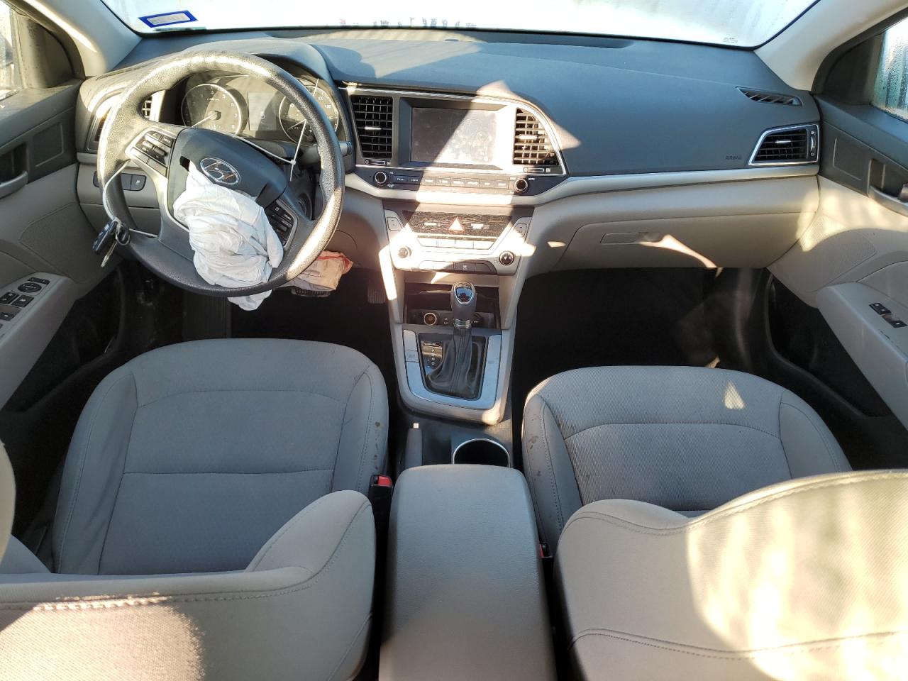2018 Hyundai Elantra - Image 8