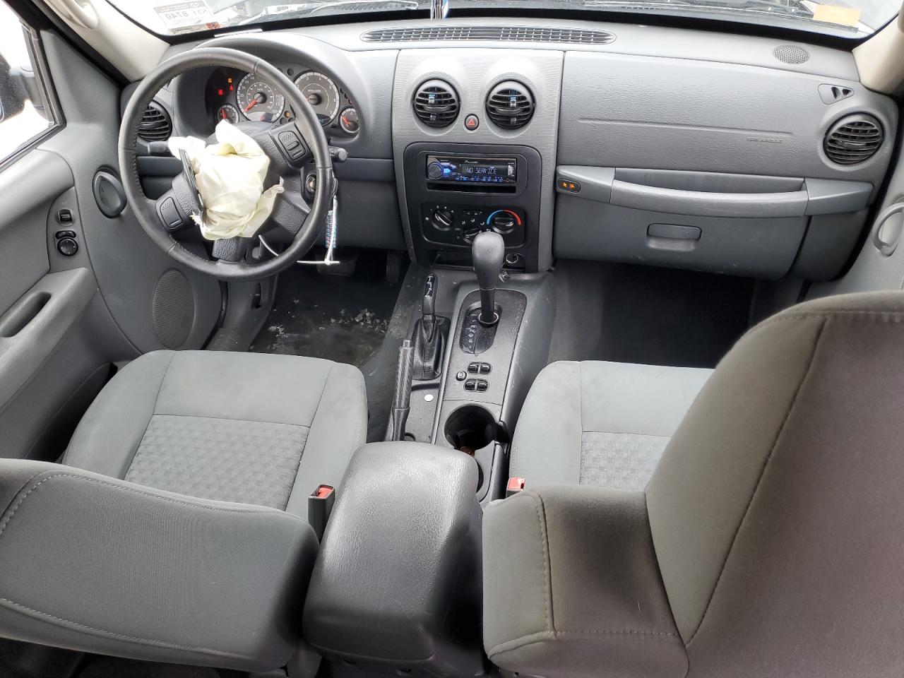 2007 Jeep Liberty (North America) - Image 8