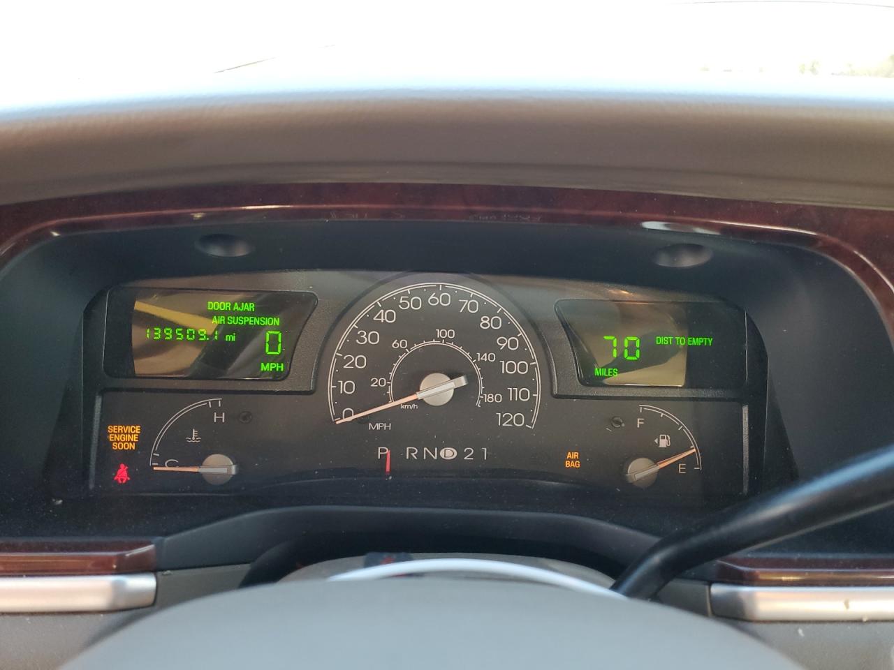 2004 Lincoln Town Car - Image 9