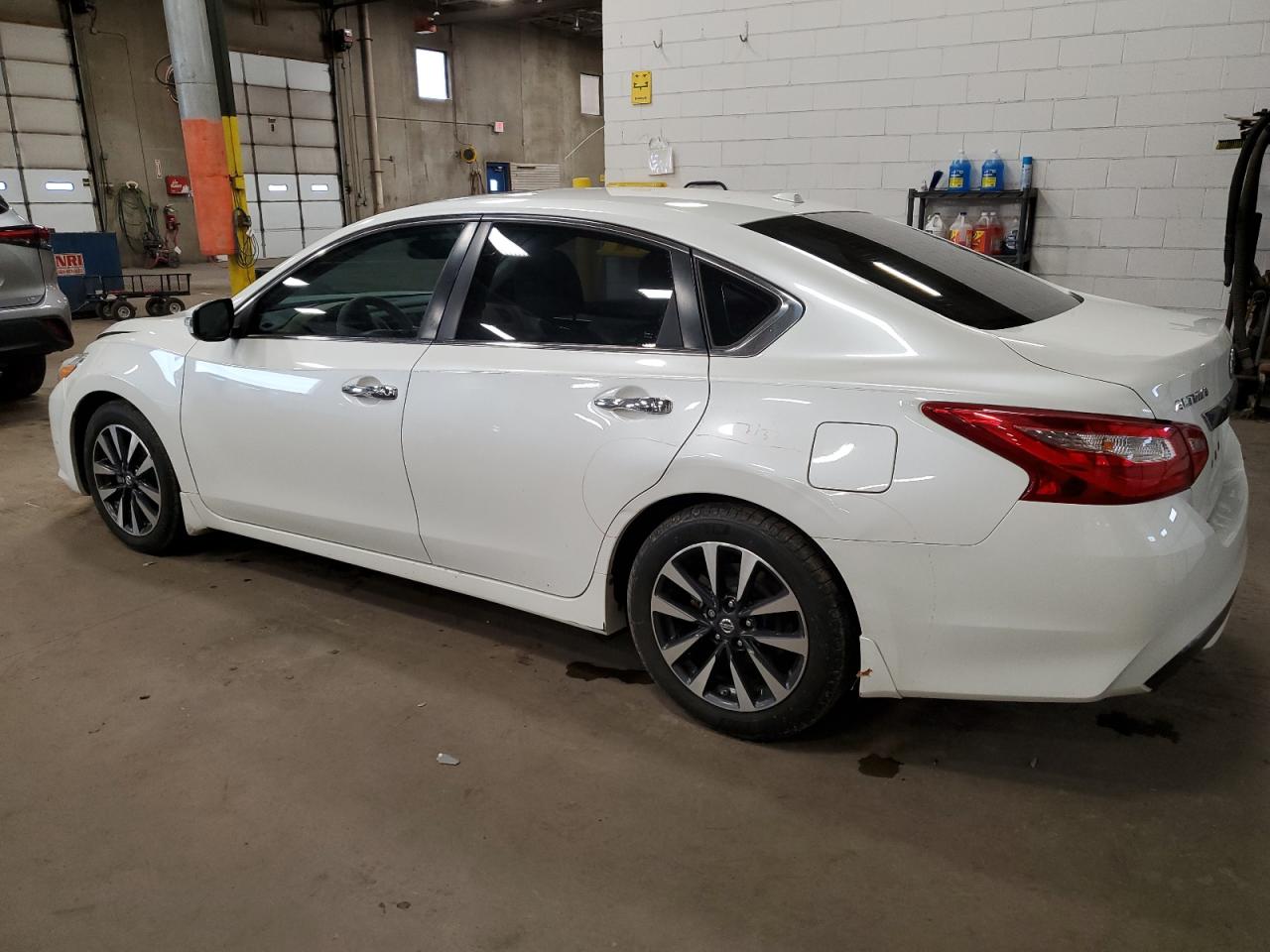 2016 Nissan Altima - Image 2