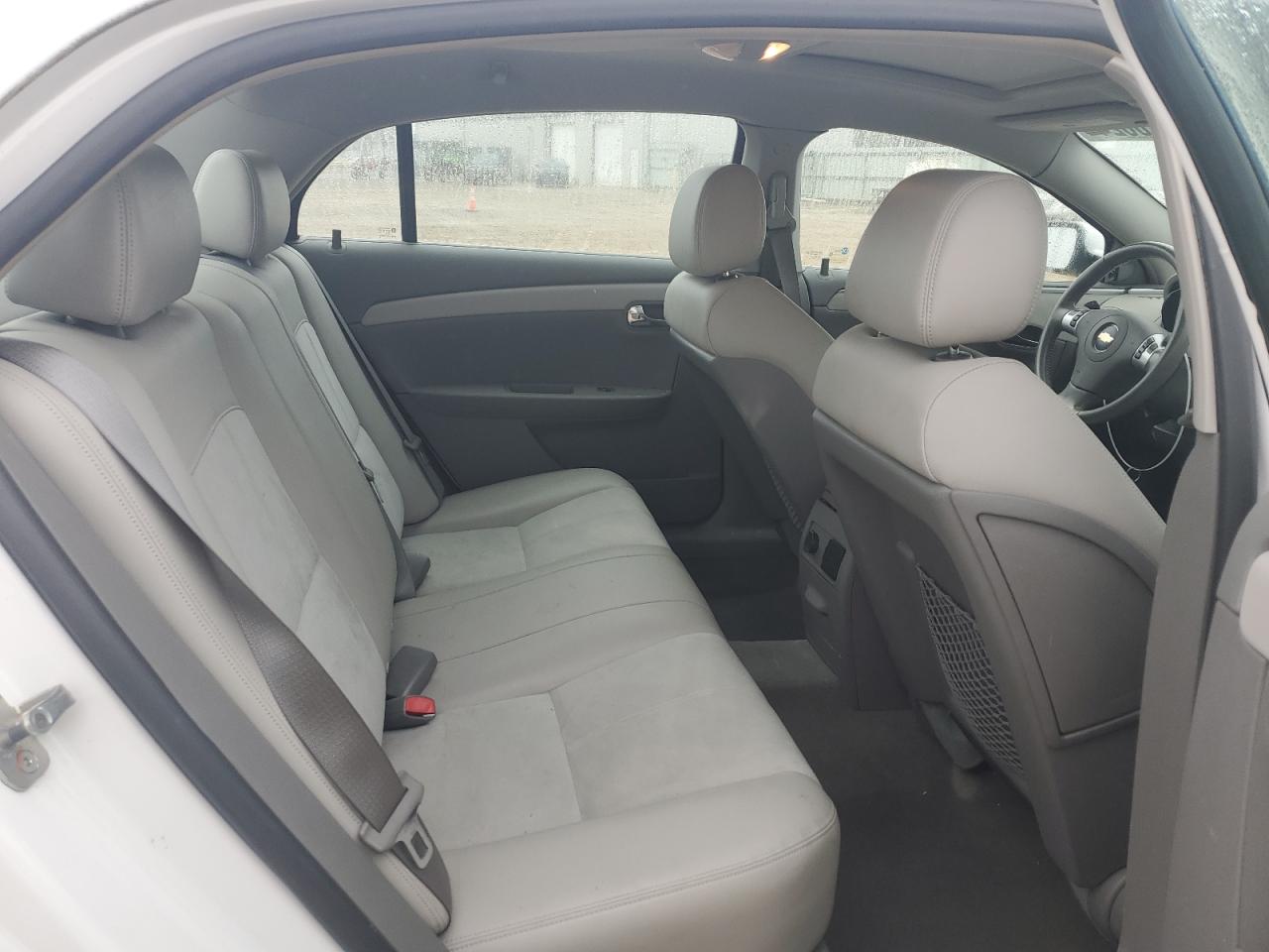 2009 Chevrolet Malibu - Image 10