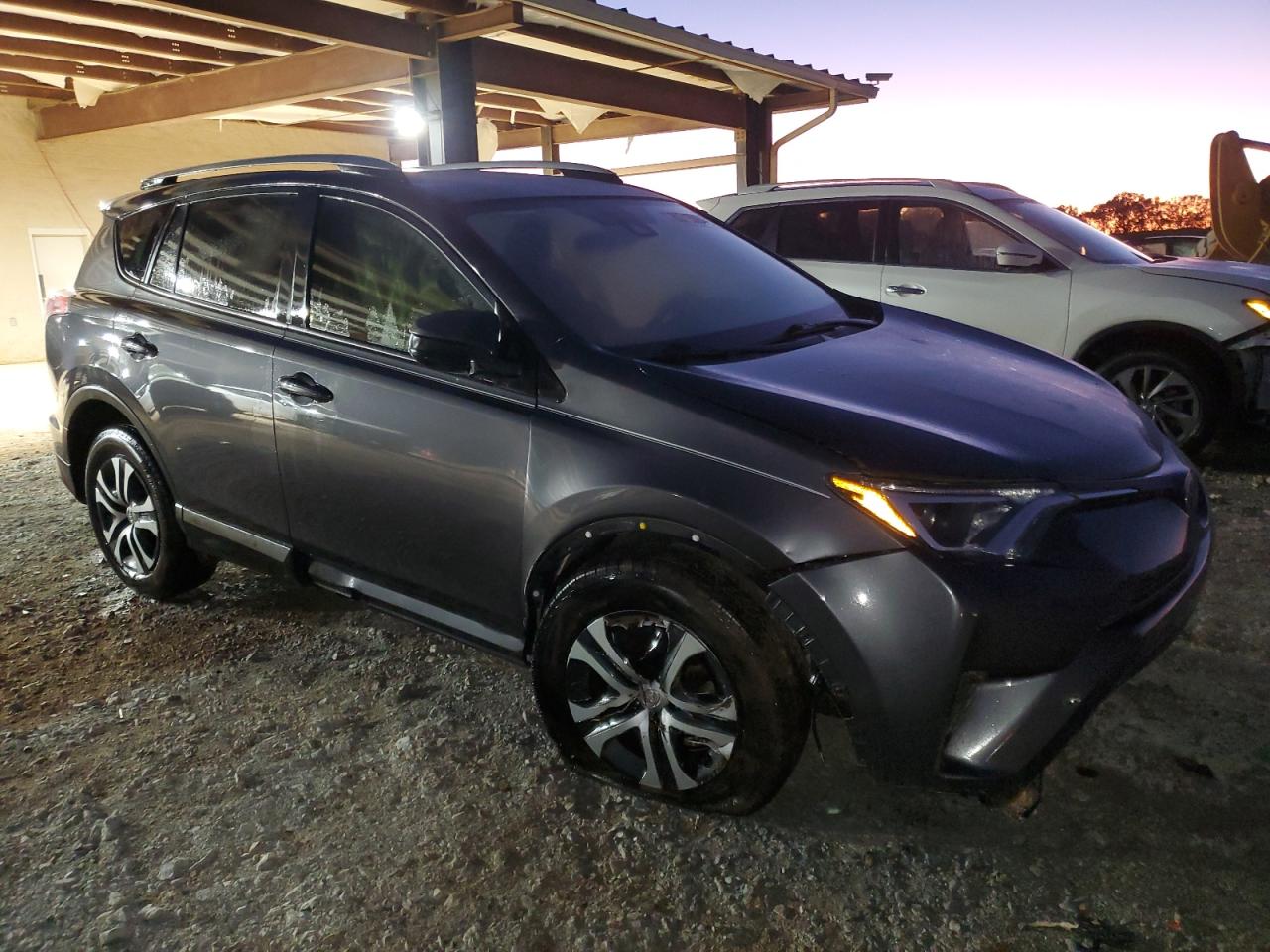 VIN JTMZFREV4HJ719322 2017 TOYOTA RAV4 no.4