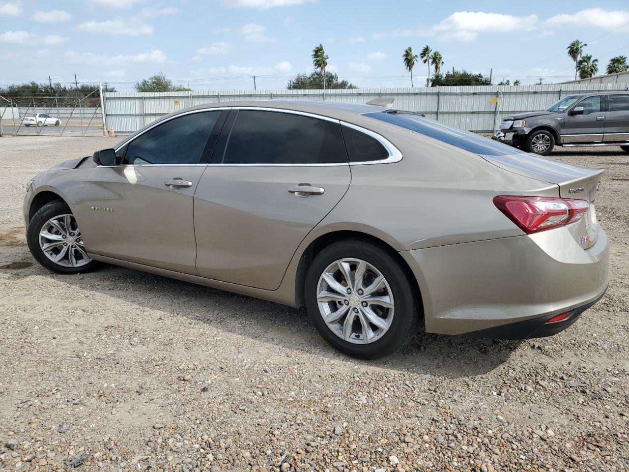 2022 Chevrolet Malibu - Image 2