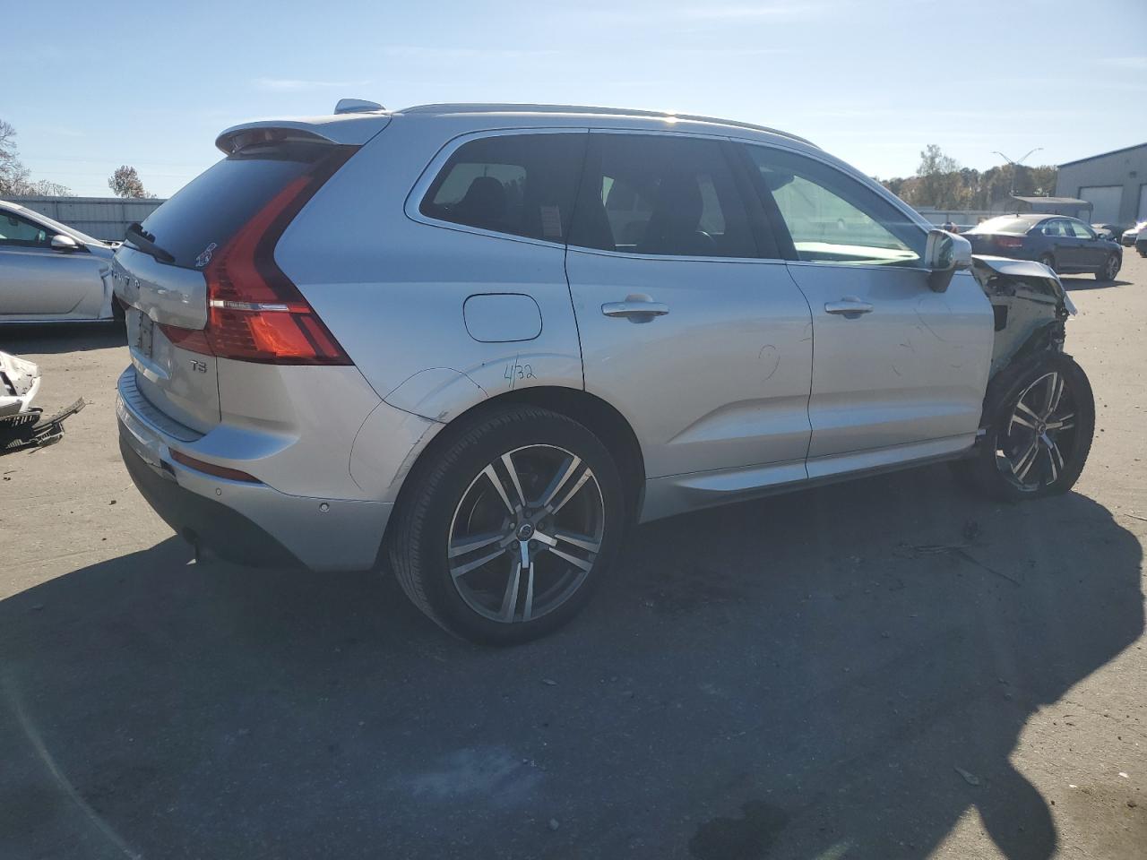 2019 Volvo Xc60 T5 Momentum VIN: LYV102DK9KB325618 Lot: 79886094