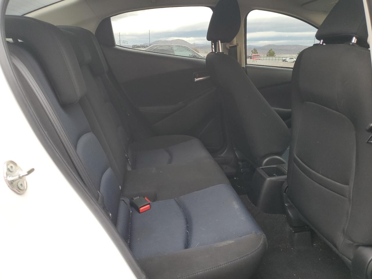 2018 Toyota Yaris - Image 10