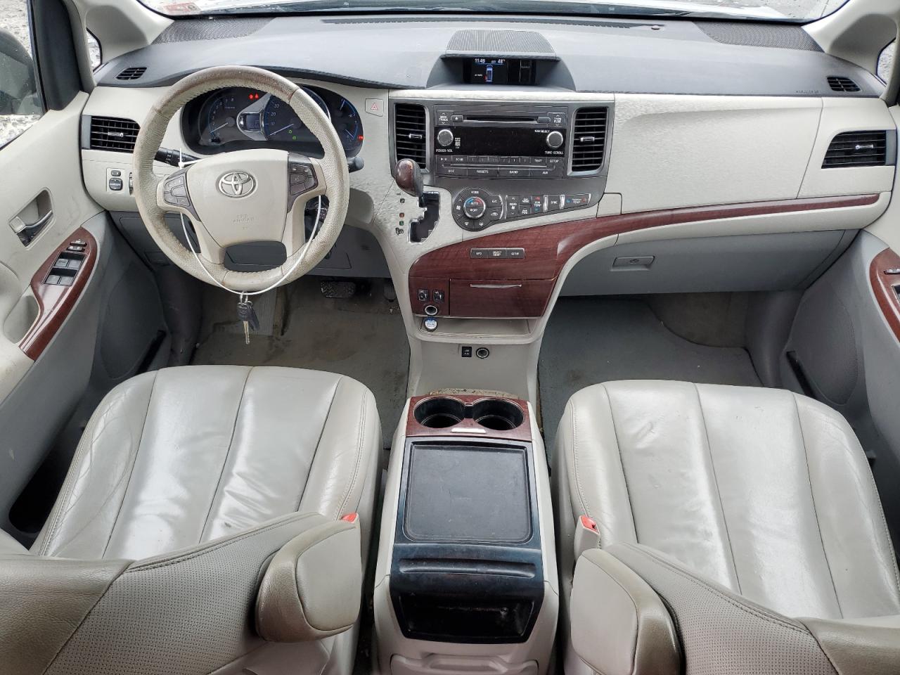 2012 Toyota Sienna - Image 8